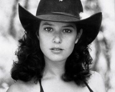 Debra Winger at 69: The Timeless Star Who Redefined Hollywood